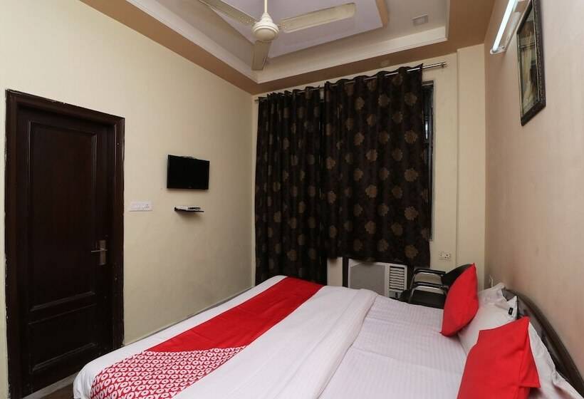 호텔 Gurudham Vrindavan By Oyo Rooms