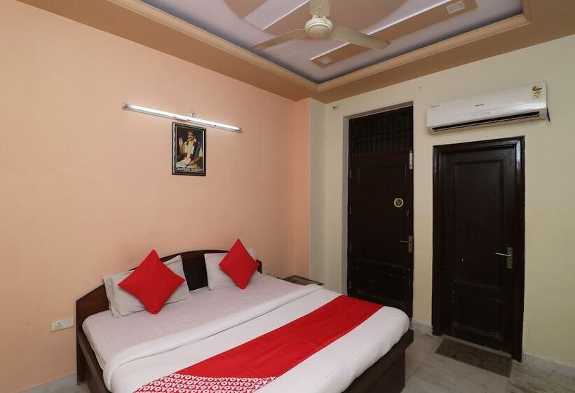 호텔 Gurudham Vrindavan By Oyo Rooms