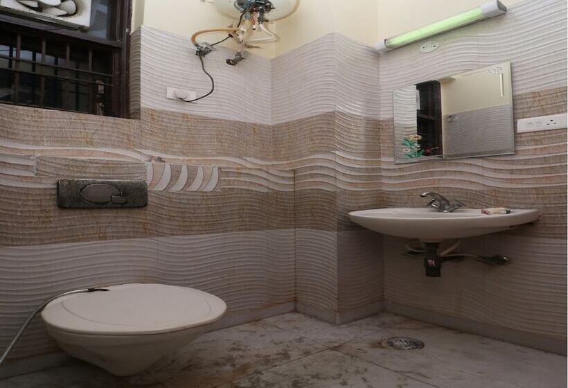 호텔 Gurudham Vrindavan By Oyo Rooms