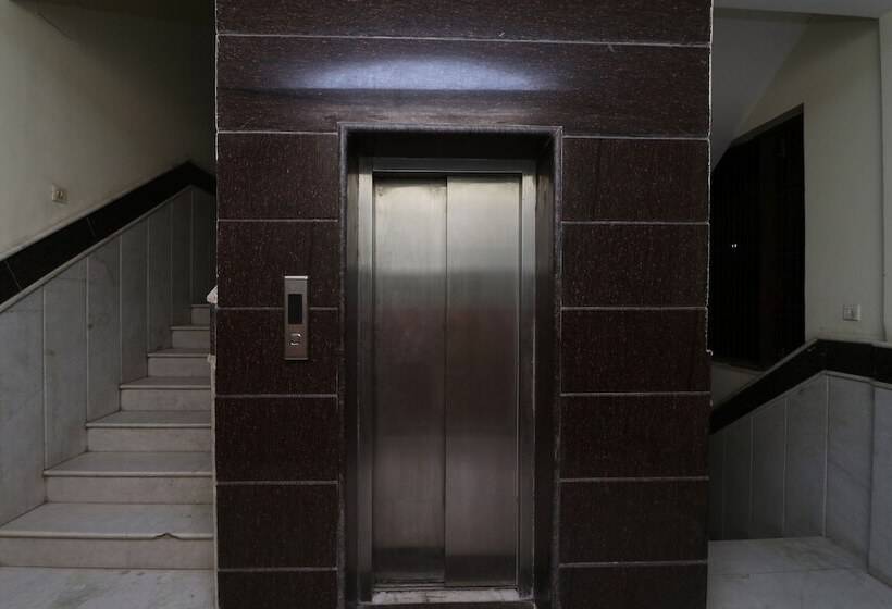 호텔 Gurudham Vrindavan By Oyo Rooms