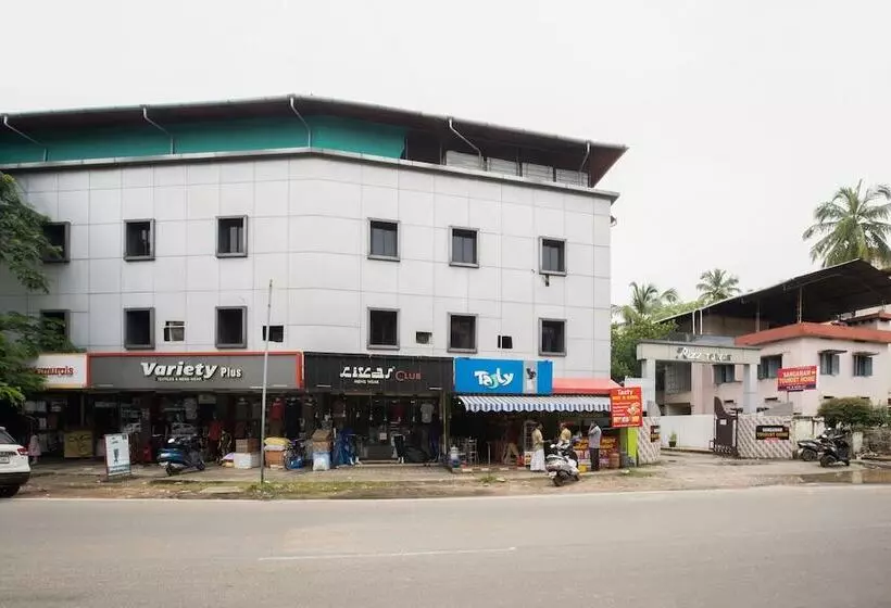 Hotelli Spot On 49545 Sangamam Tourist Home