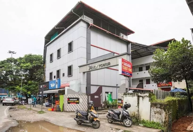 Hotelli Spot On 49545 Sangamam Tourist Home