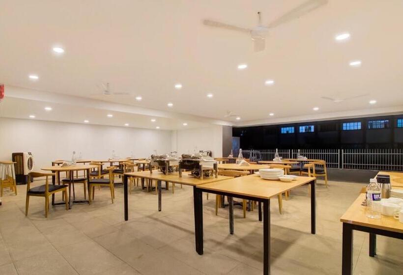 هتل Super Townhouse Balewadi