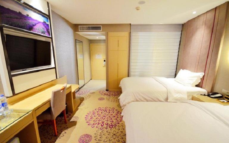 Lavande Hotel Wuhan Nanhu Walmart Store