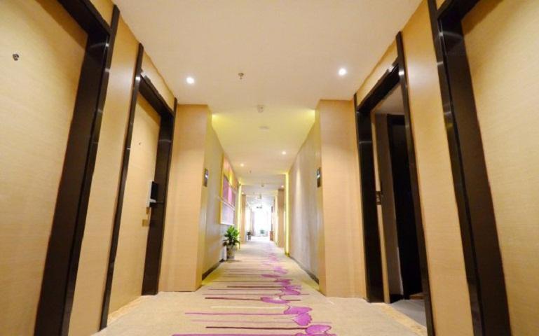 Lavande Hotel Wuhan Nanhu Walmart Store