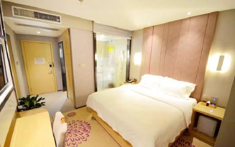 Lavande Hotel Wuhan Nanhu Walmart Store
