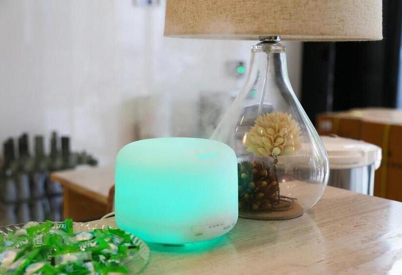 Lavande Hotel Wuhan Nanhu Walmart Store