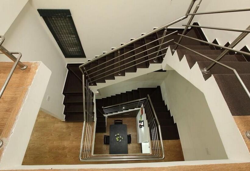 פנסיון Anamala Suburbia Homestay