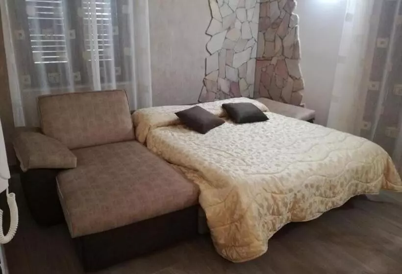 Majatalo Stone House E Casa Vacanze Zia Rosina