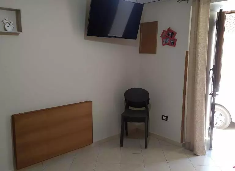 Majatalo Stone House E Casa Vacanze Zia Rosina