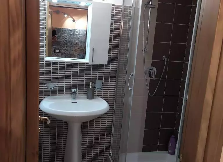 Majatalo Stone House E Casa Vacanze Zia Rosina