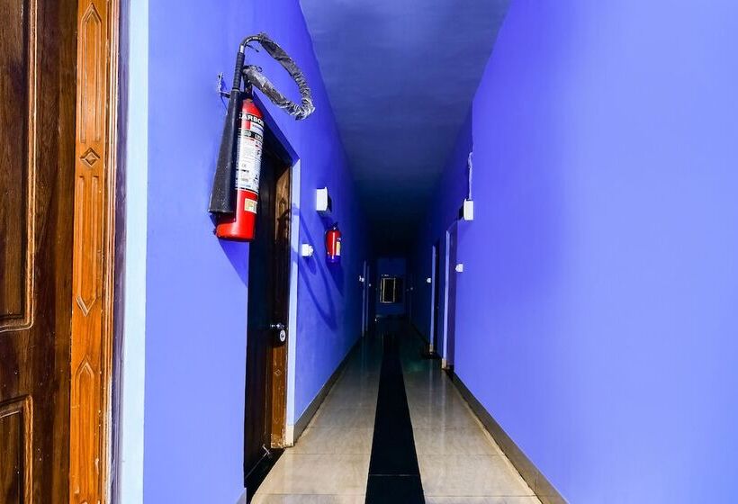 Spot On 60927 Hindustan Hotel & Lodging