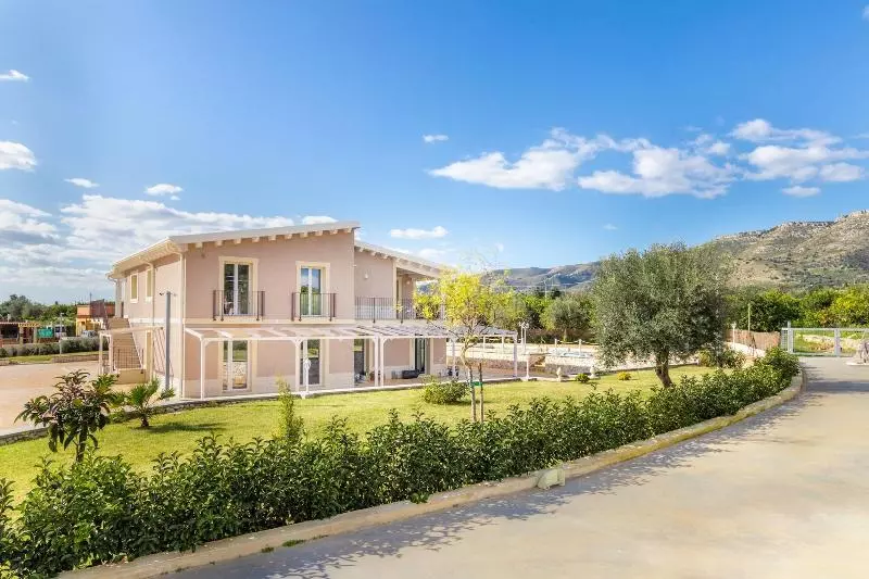 Aamiaismajoitus (B&B) Tramonto Ibleo Resort