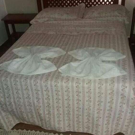 בית מלון כפרי Serrano Palace