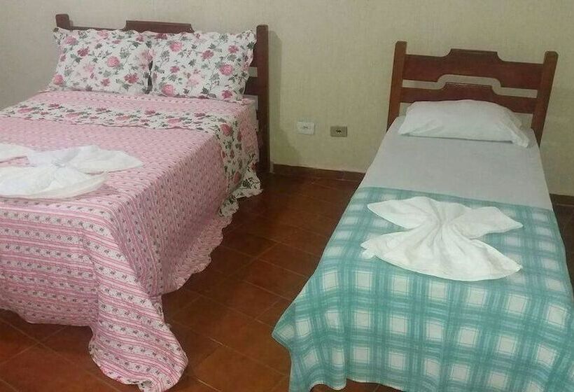 בית מלון כפרי Serrano Palace