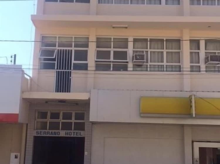 בית מלון כפרי Serrano Palace