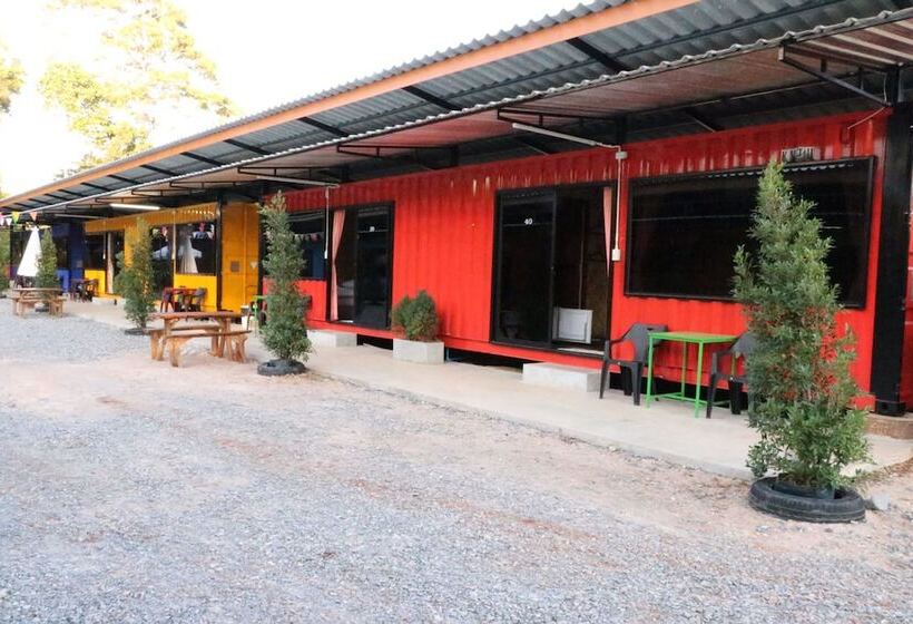 هتل The Toy Art Resort