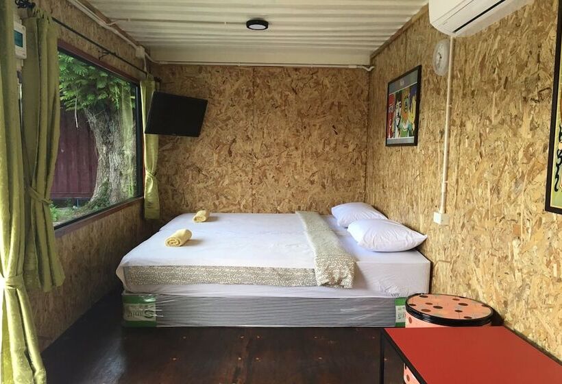 هتل The Toy Art Resort