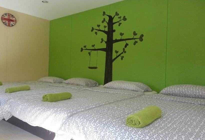 هتل The Toy Art Resort