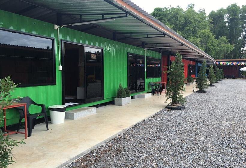 هتل The Toy Art Resort