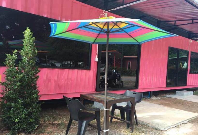 هتل The Toy Art Resort