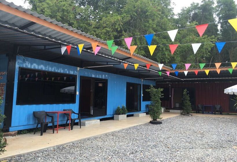 هتل The Toy Art Resort