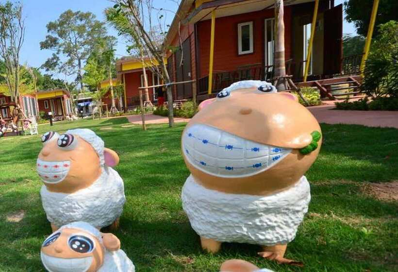 هتل The Toy Art Resort