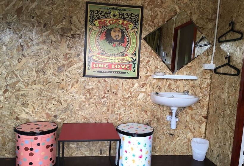 هتل The Toy Art Resort