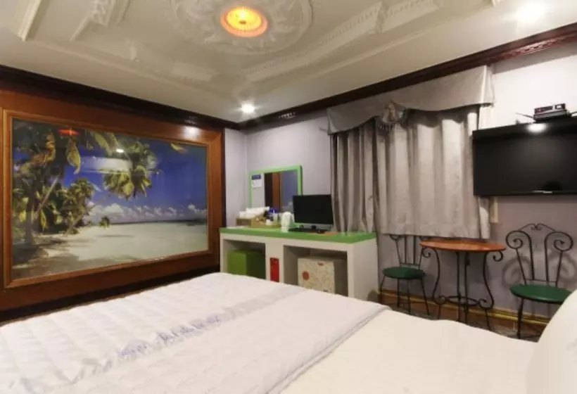 Paradise Motel