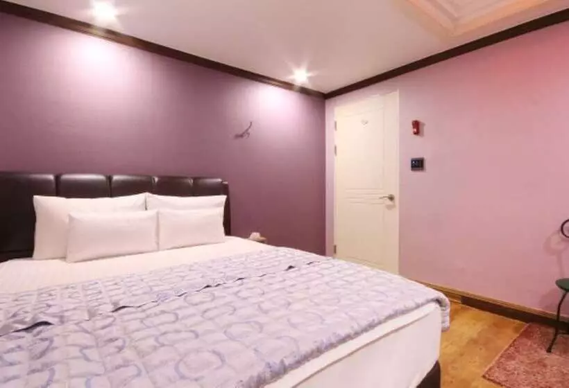Paradise Motel