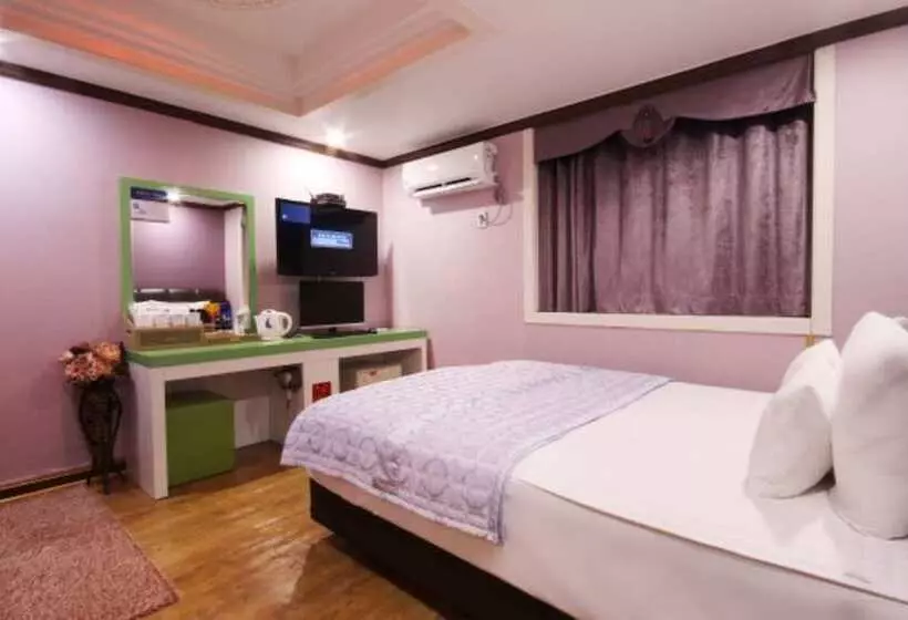 Paradise Motel
