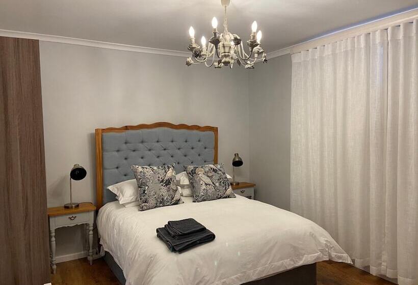 ペンション Dellville Country House