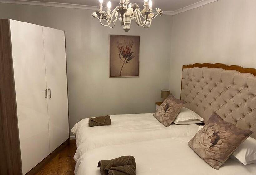 ペンション Dellville Country House