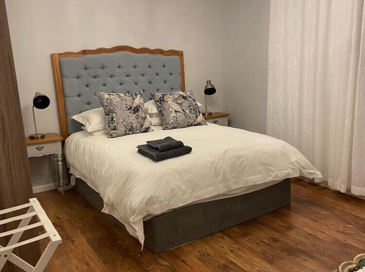 ペンション Dellville Country House