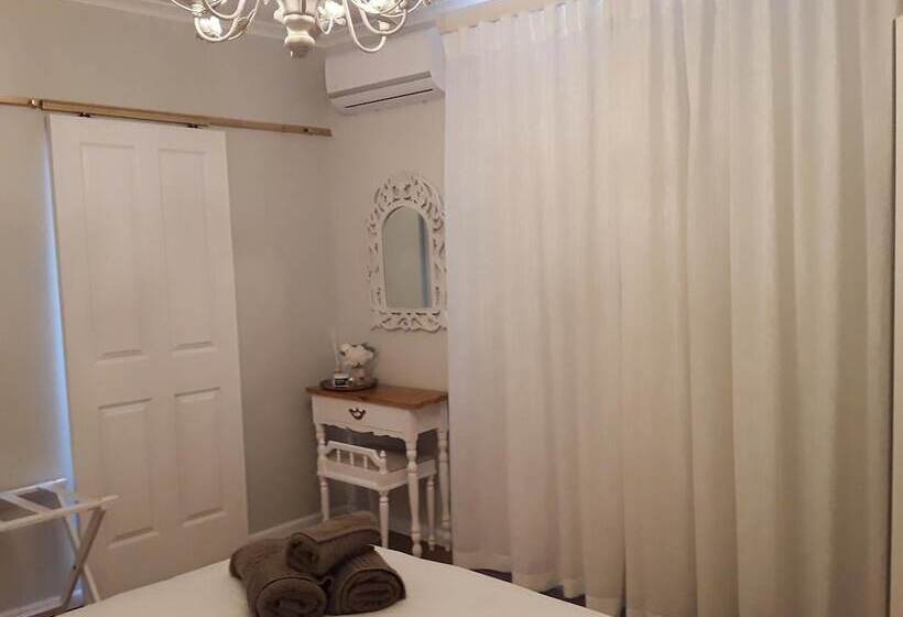 ペンション Dellville Country House