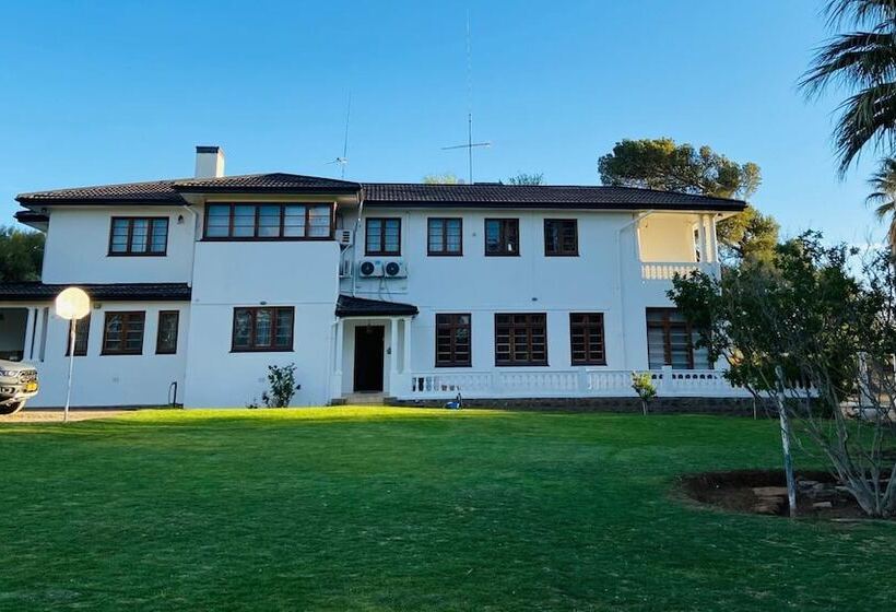 ペンション Dellville Country House