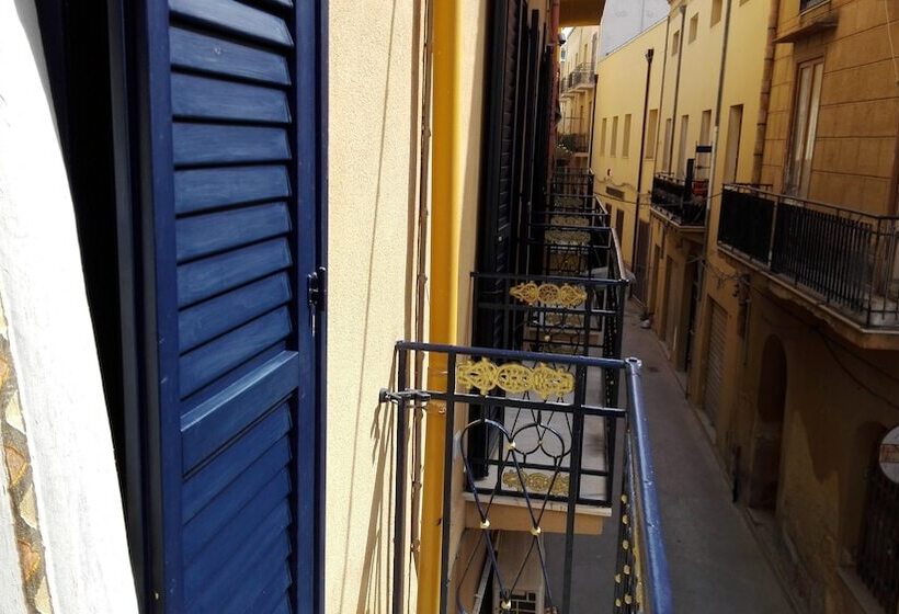 여관 Mirabilia Arab House