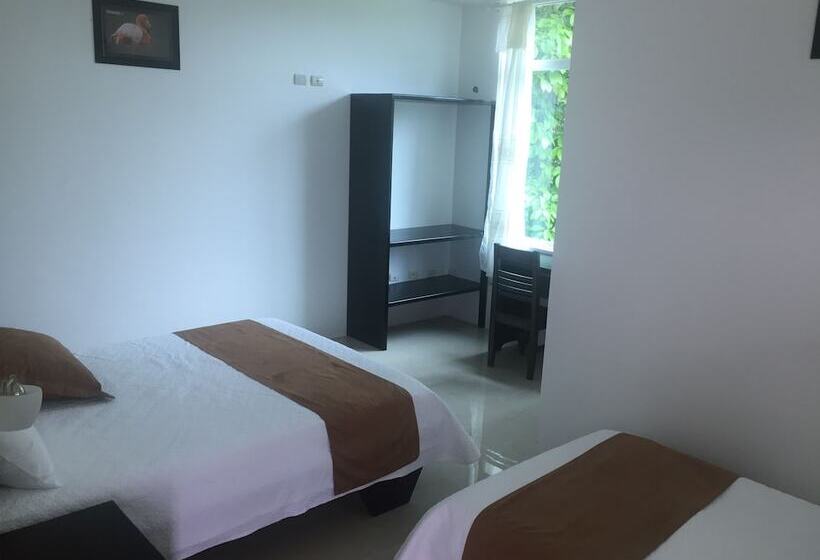 호텔 Blue Shark Galapagos