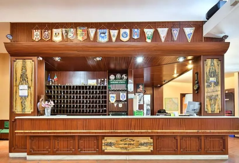 Hotelli Delberg Palace