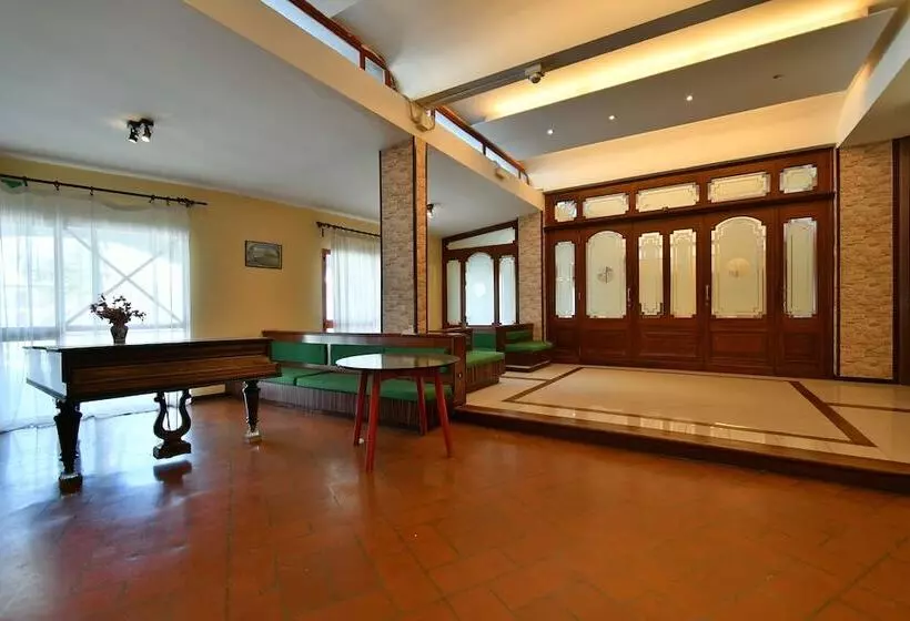 Hotelli Delberg Palace