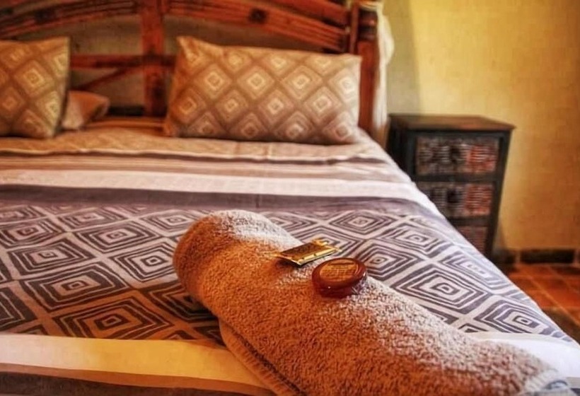 酒店 Emahlathini Guest Farm