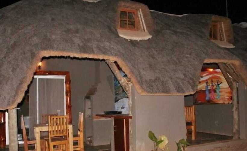 酒店 Emahlathini Guest Farm