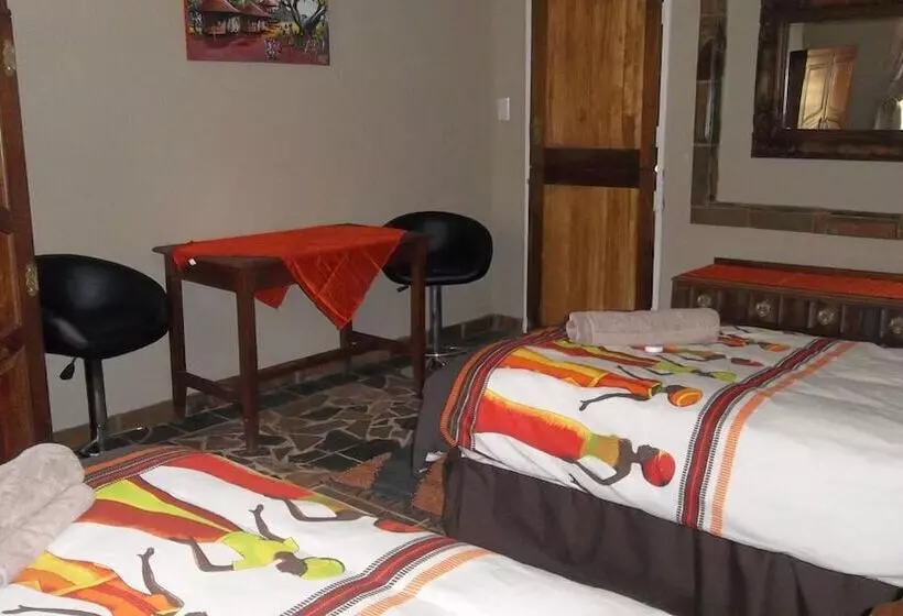 ホテル Emahlathini Guest Farm