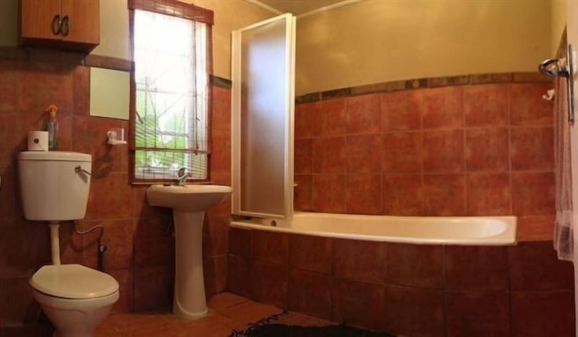 酒店 Emahlathini Guest Farm