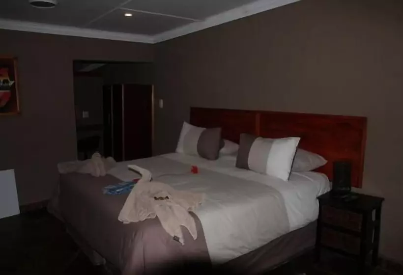 ホテル Emahlathini Guest Farm