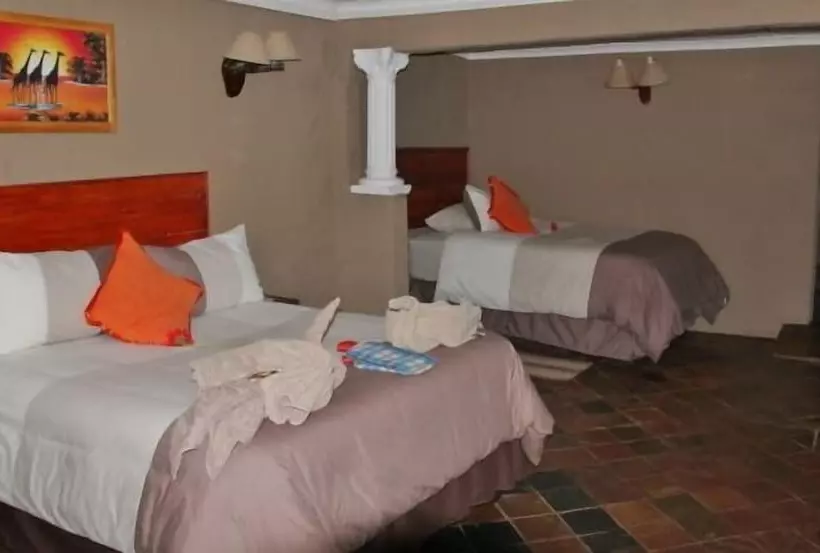ホテル Emahlathini Guest Farm