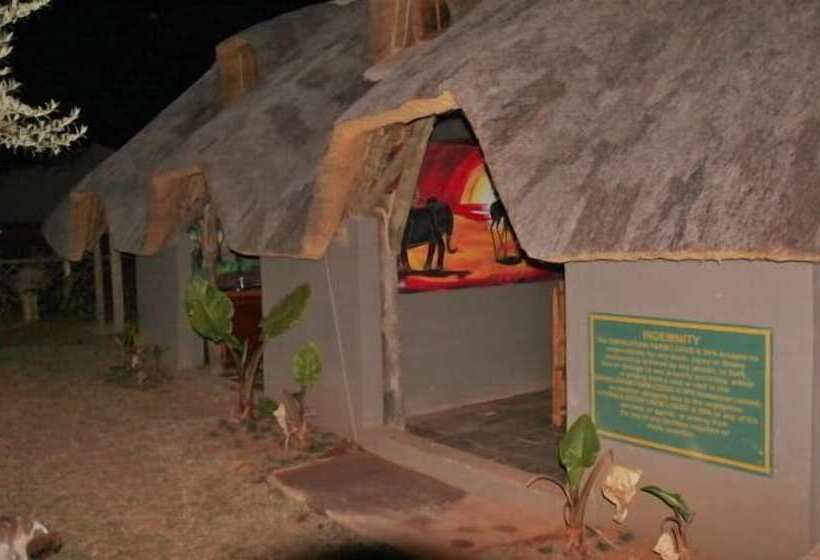 酒店 Emahlathini Guest Farm