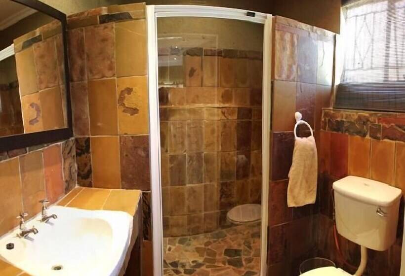 酒店 Emahlathini Guest Farm