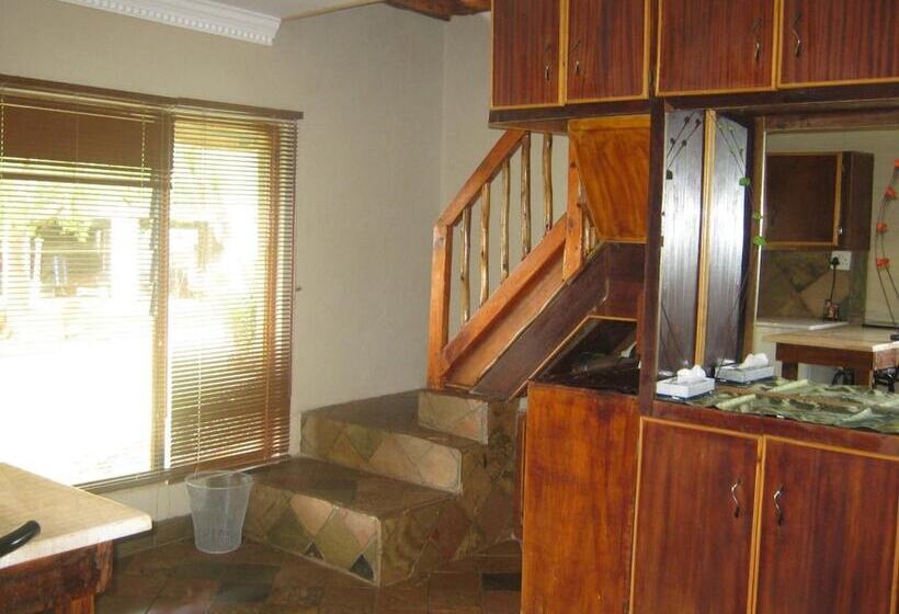 酒店 Emahlathini Guest Farm