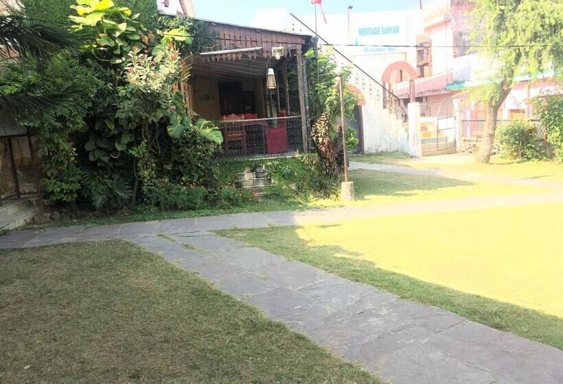 בית מלון כפרי Heritage Sanyam